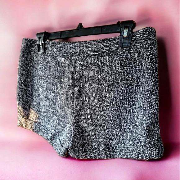 Express Lightweight Flowy Shorts - Picture 2 of 8